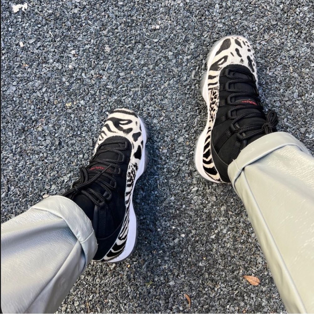 Size 7.5 - Worn once, they’re a classic and collectible!